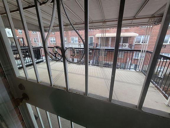 3rd image of 2034 Pearson St #2
