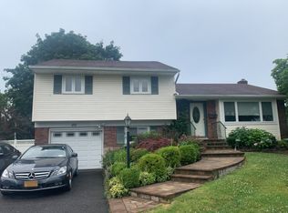 20 Cheryl Ln N, Farmingdale, NY 11735