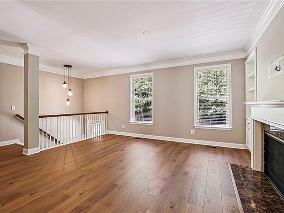 3rd image of 3733 Inglewood Way NE