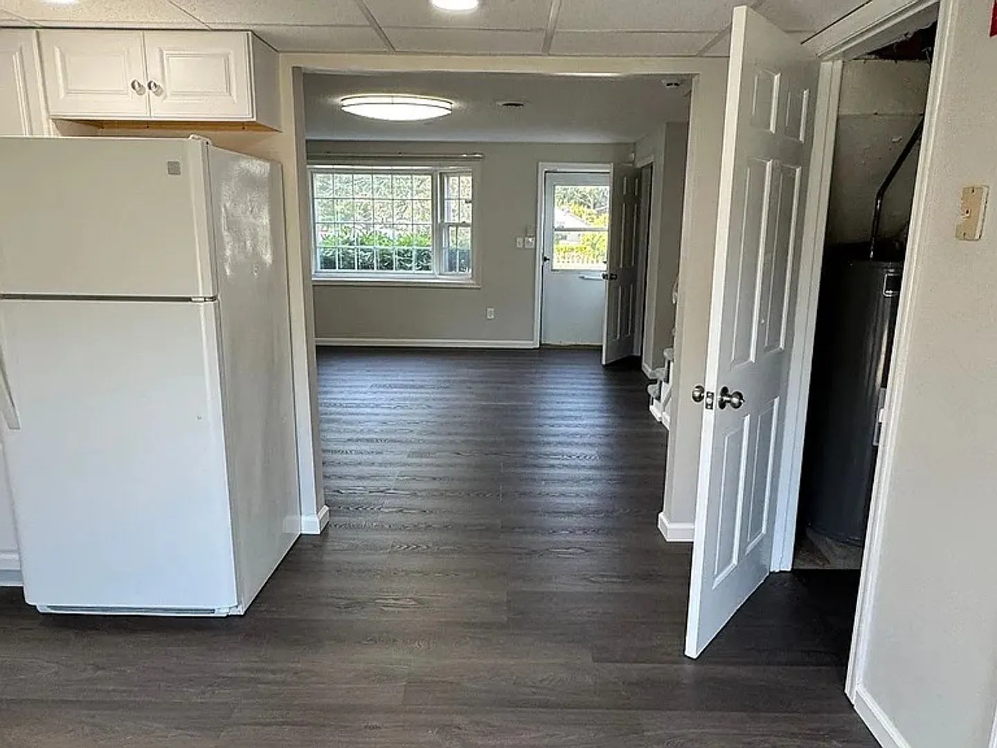 Welcome to 238 Mount Vernon Street a spacious 3-bedroom, 1.5-bath apartment in Lawrence, Massachu... — Photo 3