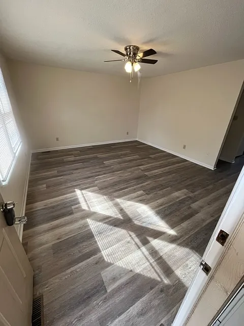 2 bed, $1,100 — Photo 3