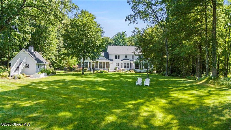 5th image of 5 Winding Brook Drive