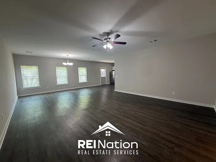 3 bed, 2.0 bath, 1801 sqft, $1,775 — Photo 3