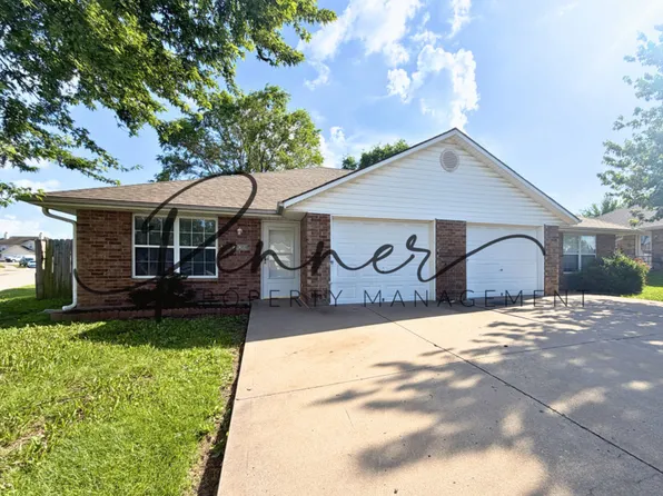 209 NW Woodbury Dr, Grain Valley, MO 64029