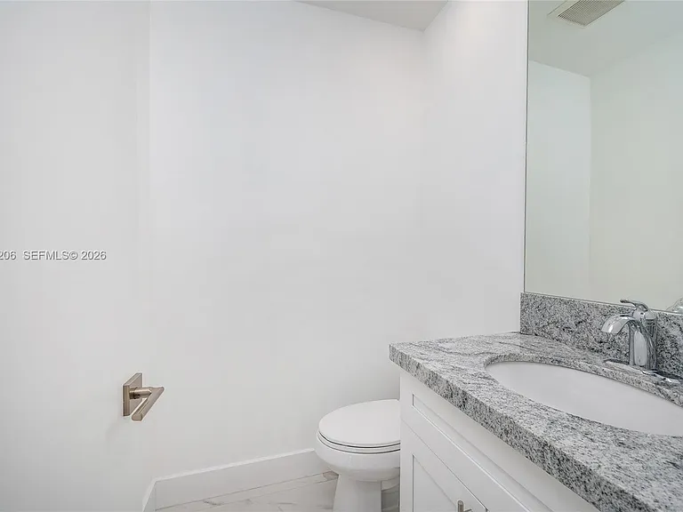 1621 S Treasure Dr — Photo 30