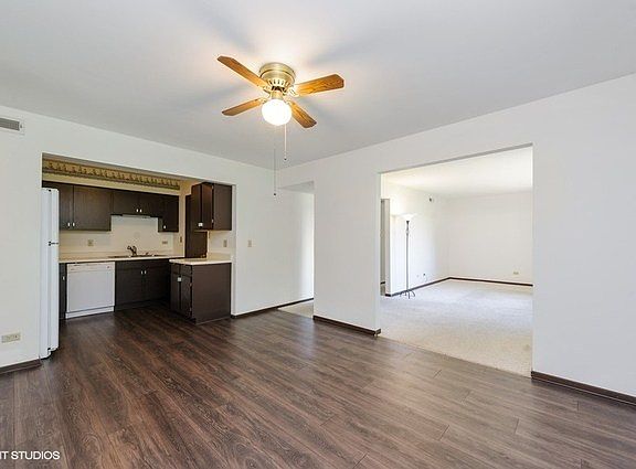 3rd image of 4905 W Oakwood Dr APT A