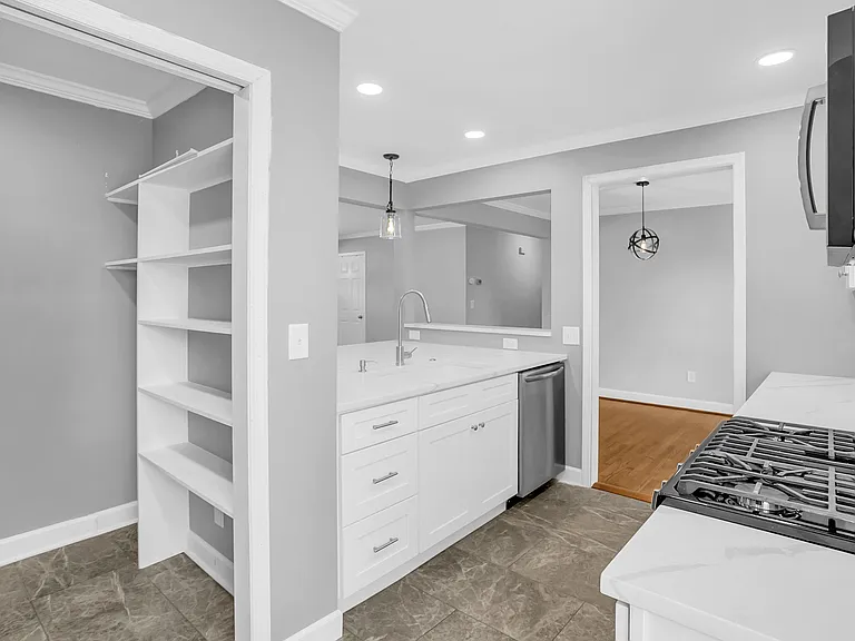 4 Bradley Blvd — Photo 12