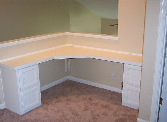 4th image of 751 Alissa Ct