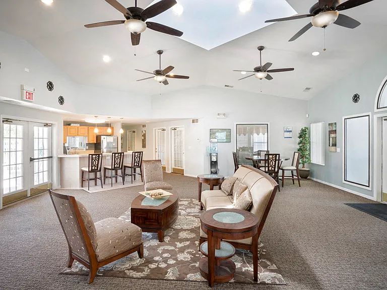 Boulder Pointe Apartments — Photo 30