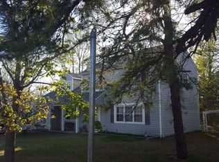 208 Powderhorn Dr, Lakewood, NJ 08701