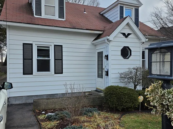 19 Lakeview Ave, Hamden, CT 06514