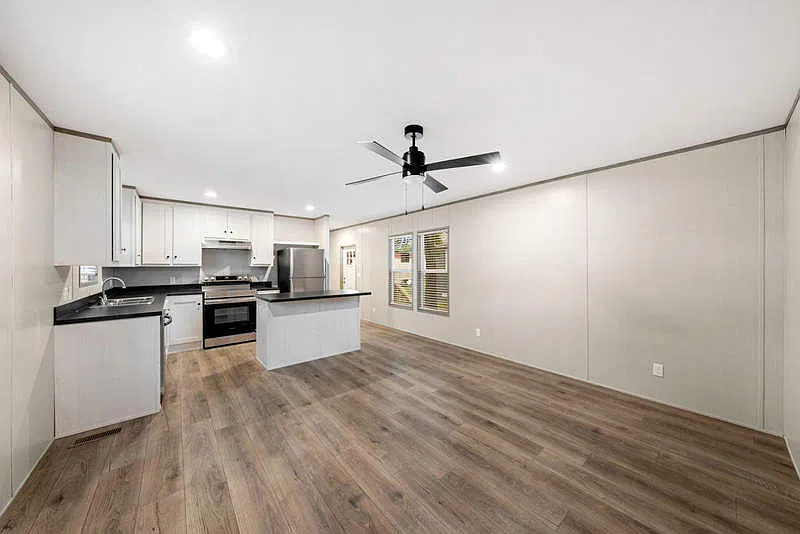 3 bed, 2.0 bath, 1056 sqft, $1,499 — Photo 2