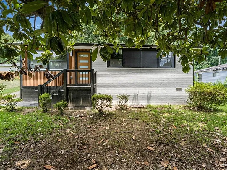 2353 Clarissa Dr NW — Photo 3