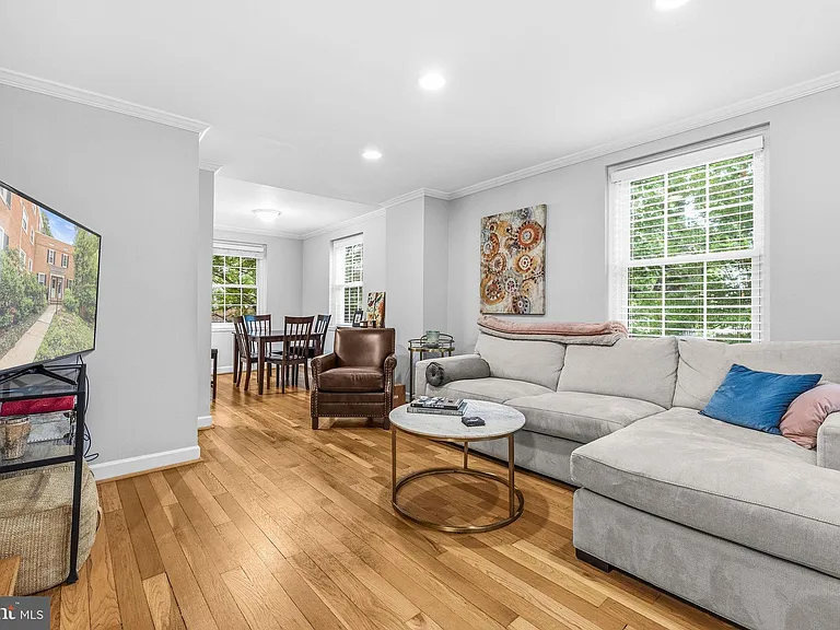 2909 S Dinwiddie St — Photo 2