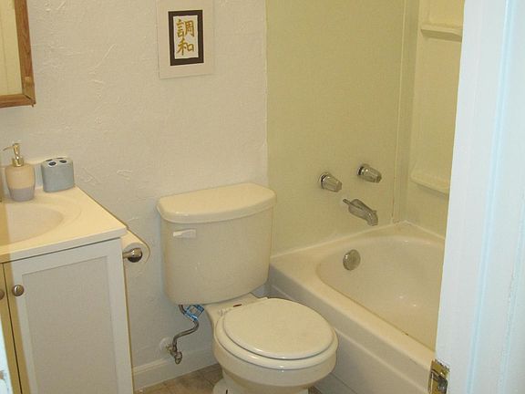 3rd image of 417 Harvard Dr SE #6