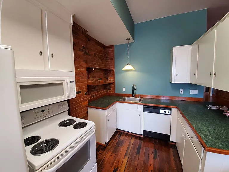 1206 Main St — Photo 3