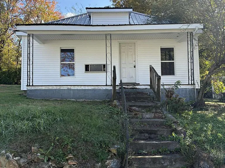 206 N Morgan St — Photo 1