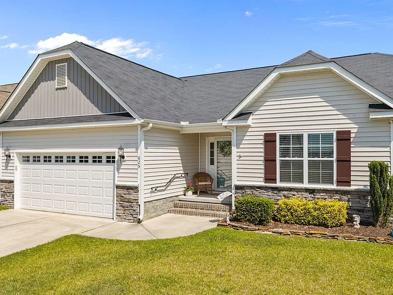 625 Jade Ln — Photo 1