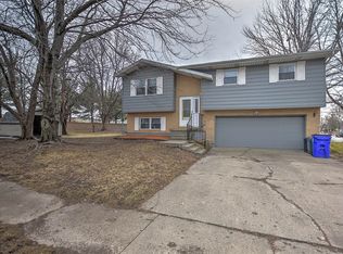 3333 Chat Dr, Decatur, IL 62526