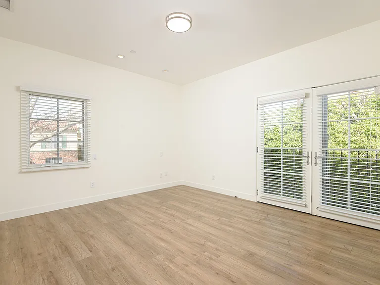 128 S Canon Dr — Photo 31