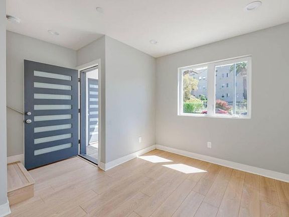 2nd image of 429 N Heliotrope Dr