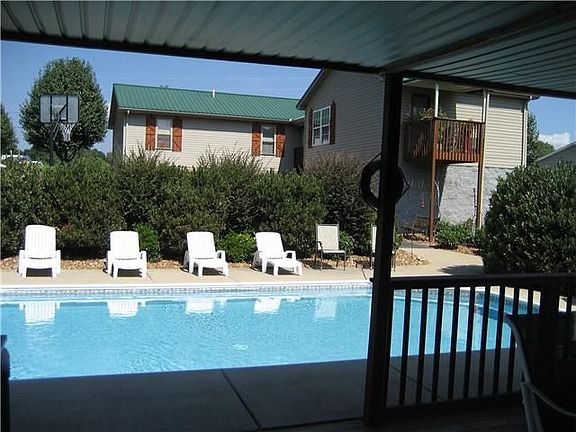 3rd image of 1018 Richland Ct #C