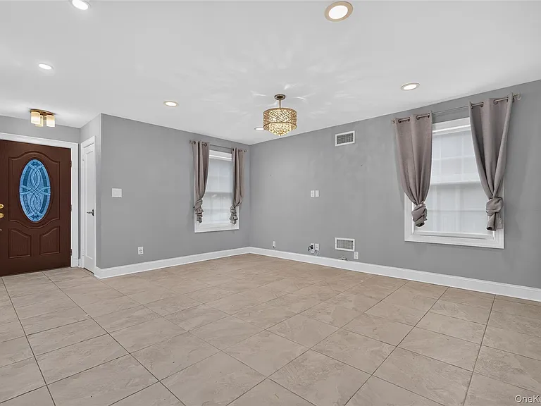 175 Wardwell Rd — Photo 4