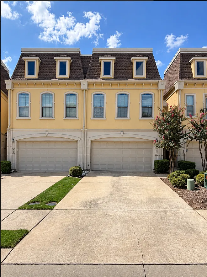 3 bed, 2.5 bath, 1631 sqft, $2,400 — Photo 1