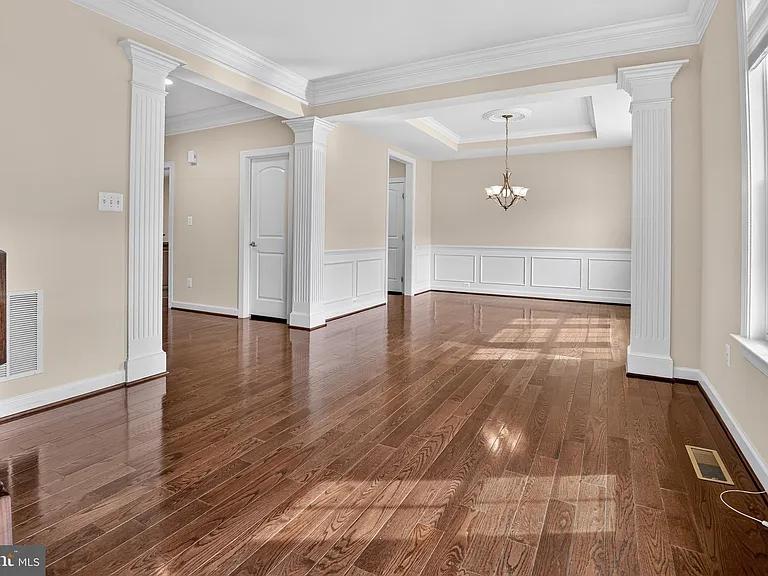 24949 Earlsford Dr — Photo 8
