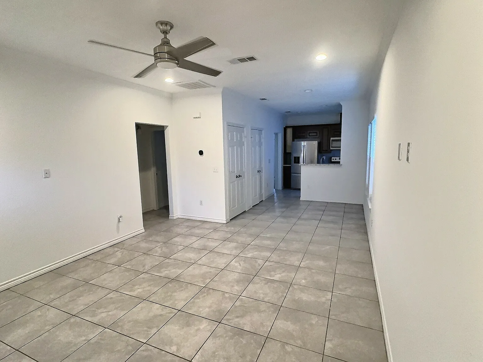 3 bed, 1012 sqft, $1,350 — Photo 4