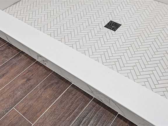 5th image of 356 Thompson St