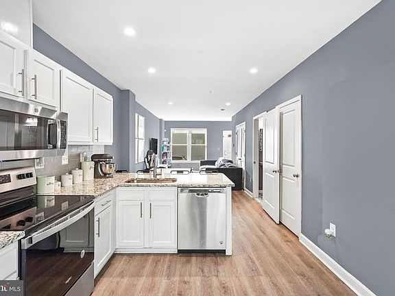 3rd image of 2210 Hunter Pl SE
