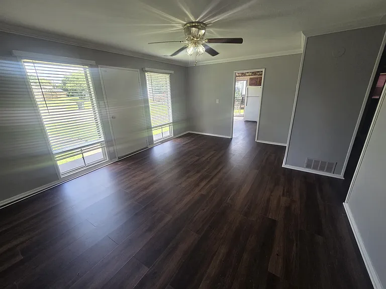 2910 Ridgewood St — Photo 3