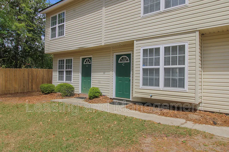 2 bed, 1.5 bath, 942 sqft, $1,780 — Photo 2