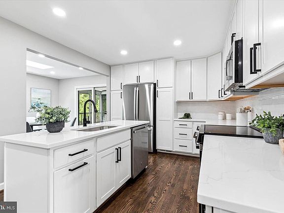 2nd image of 456 Ruth Rd
