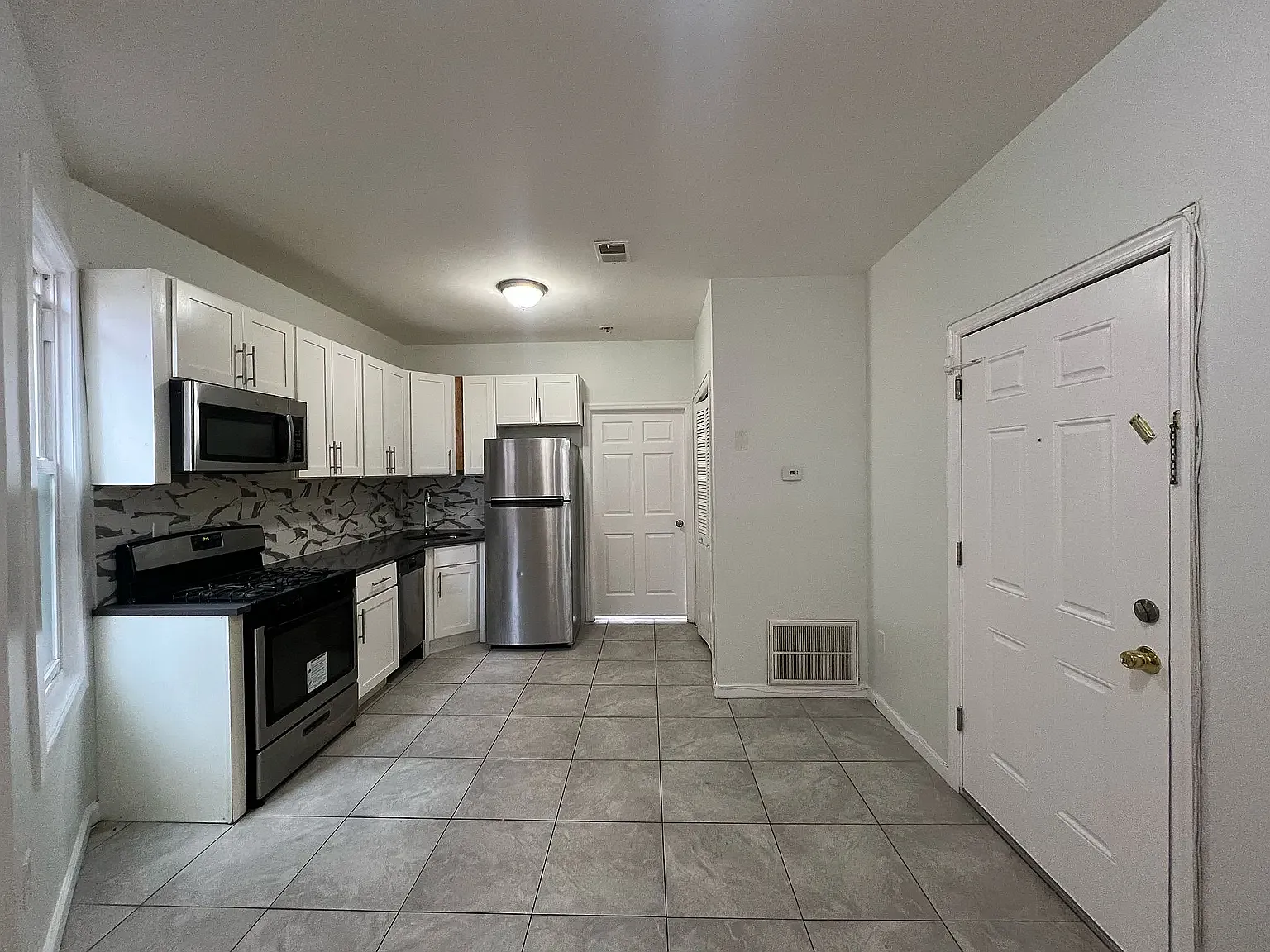 2 bed, 800 sqft, $1,995 — Photo 3