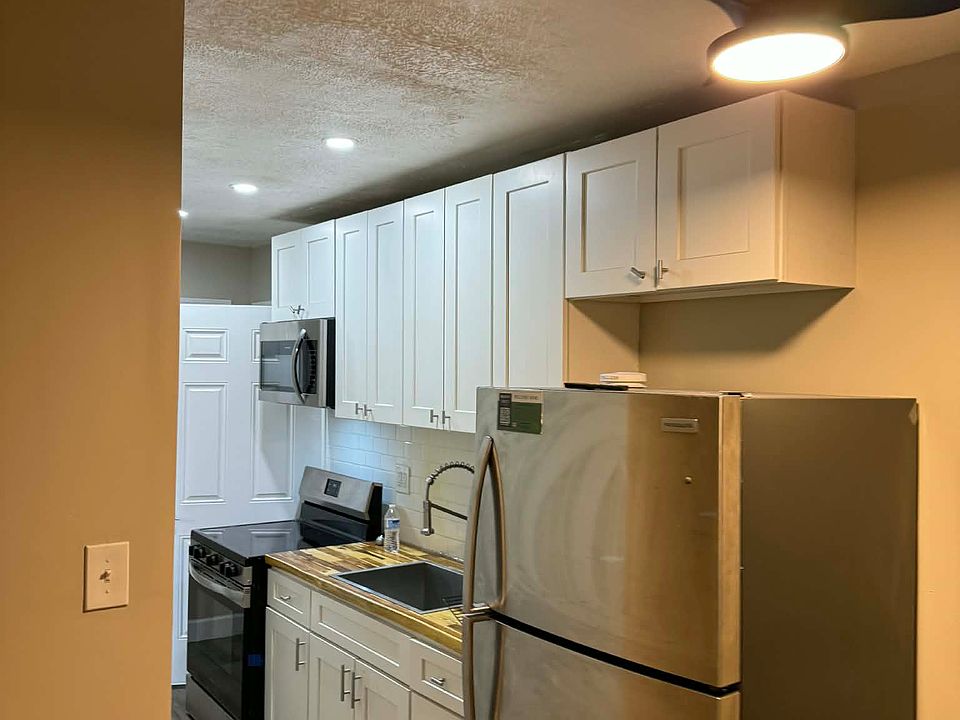 2nd image of 233 W Madison St APT 10