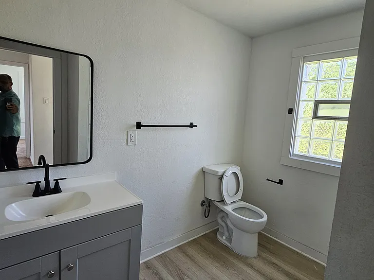 4001 E Outer Dr — Photo 13