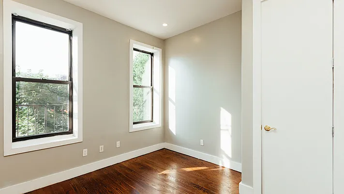 Rented by Nooklyn NYC LLC | media 21