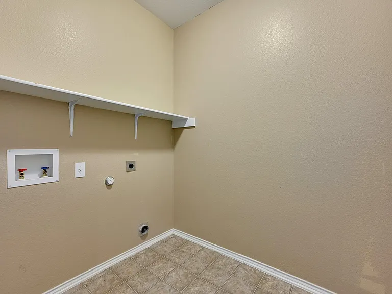1029 Hyde Park Dr — Photo 17
