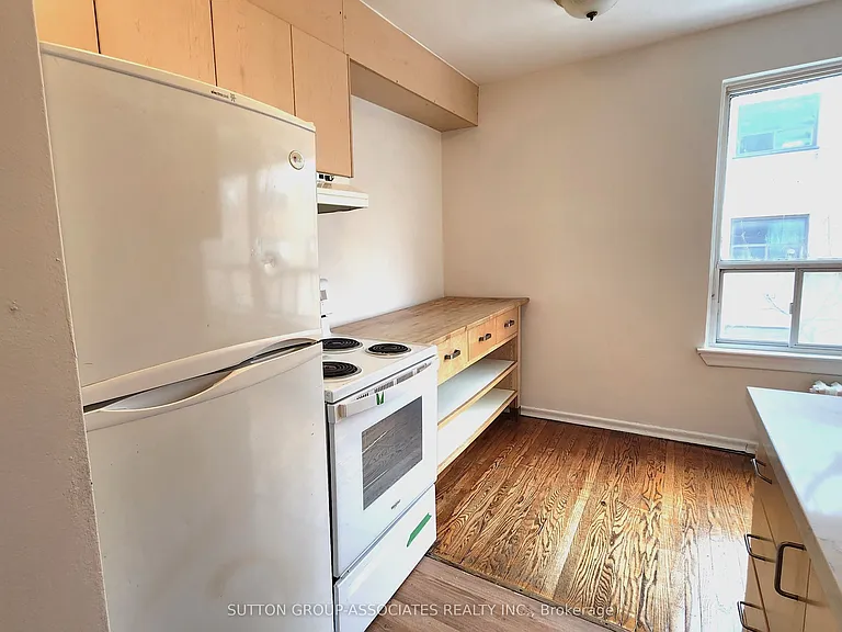 1 Greenbrook Dr #304 — Photo 3
