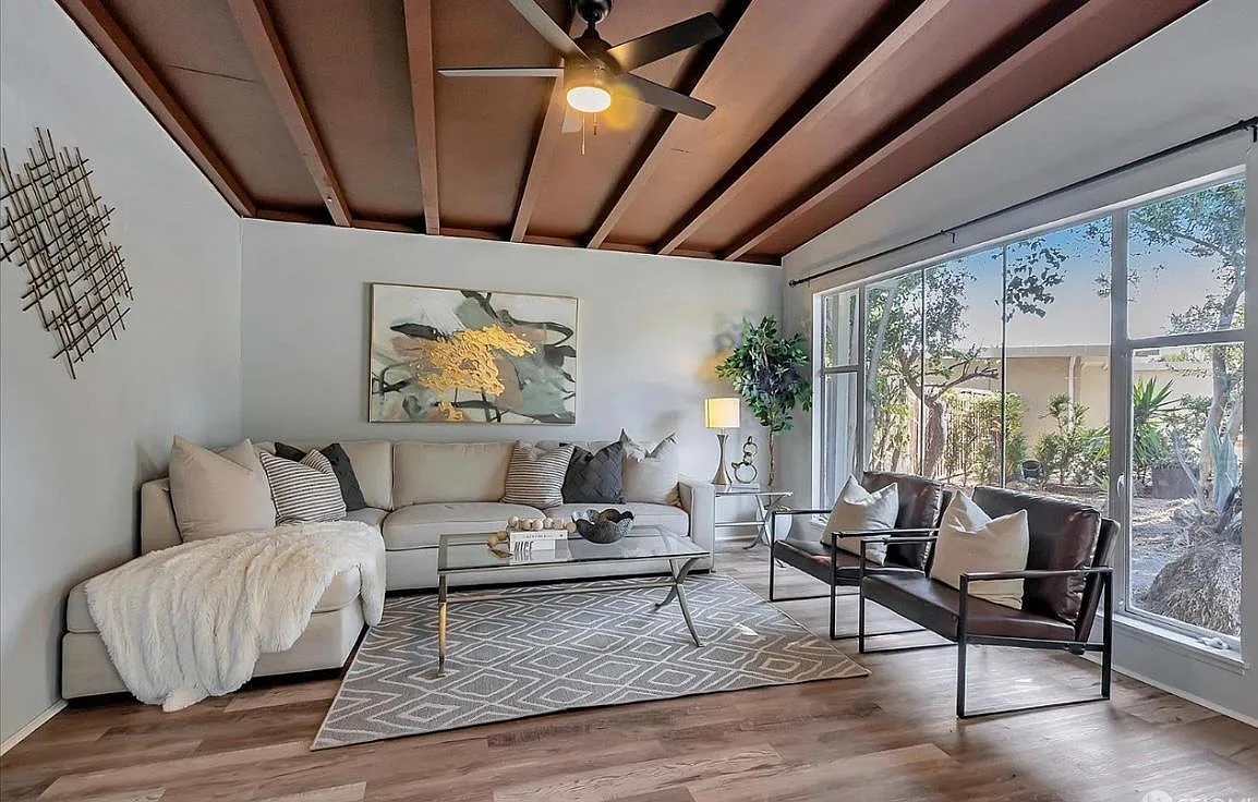233 W Hemlock Ave — Photo 3