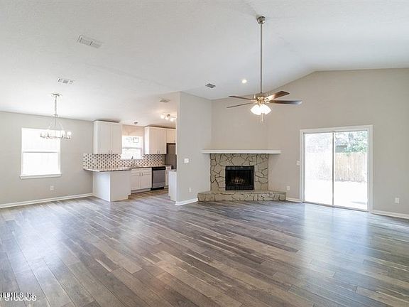 4th image of 1045 Magnolia Landing Dr