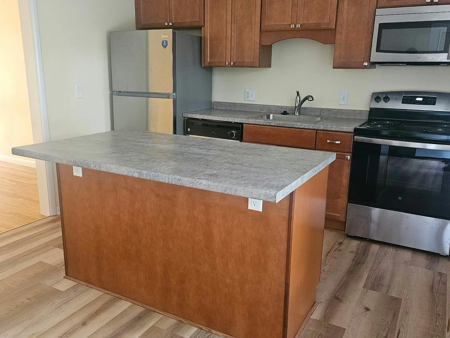 2 bed, 1000 sqft, $1,200 — Photo 4