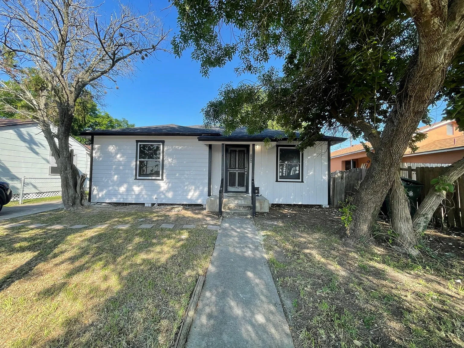 3 bed, 1394 sqft, $1,400 — Photo 2