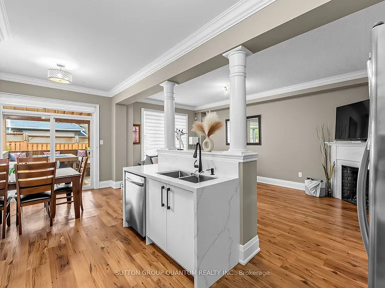 581 Grant Way #UPPER — Photo 11