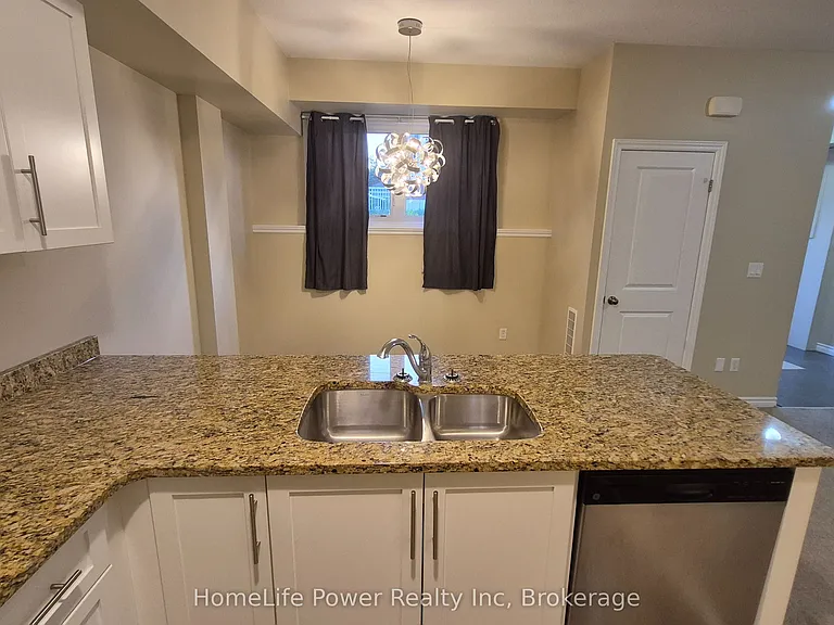 225 Riddell St #22 — Photo 7