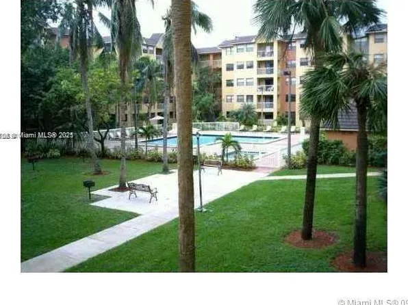 8290 Lake Dr APT 250, Doral, FL 33166