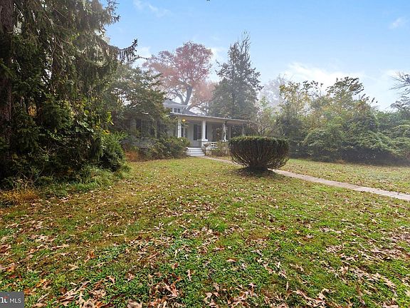 3rd image of 203 Forest Ave