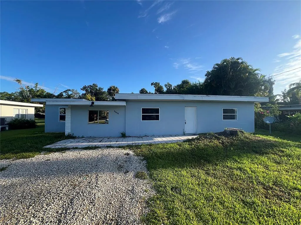 4 bed, 1.0 bath, 952 sqft, $1,450 — Photo 1